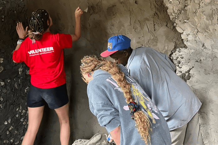 Trabajo comunitario jóvenes agencia confianza españa